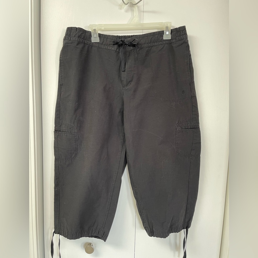 Womens black Danskin Now Capri pants. Size XL (16/18)